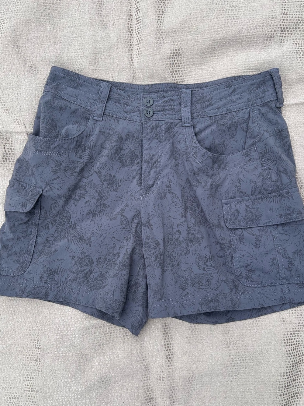 Eddie Bauer dark olive/grey shorts 8